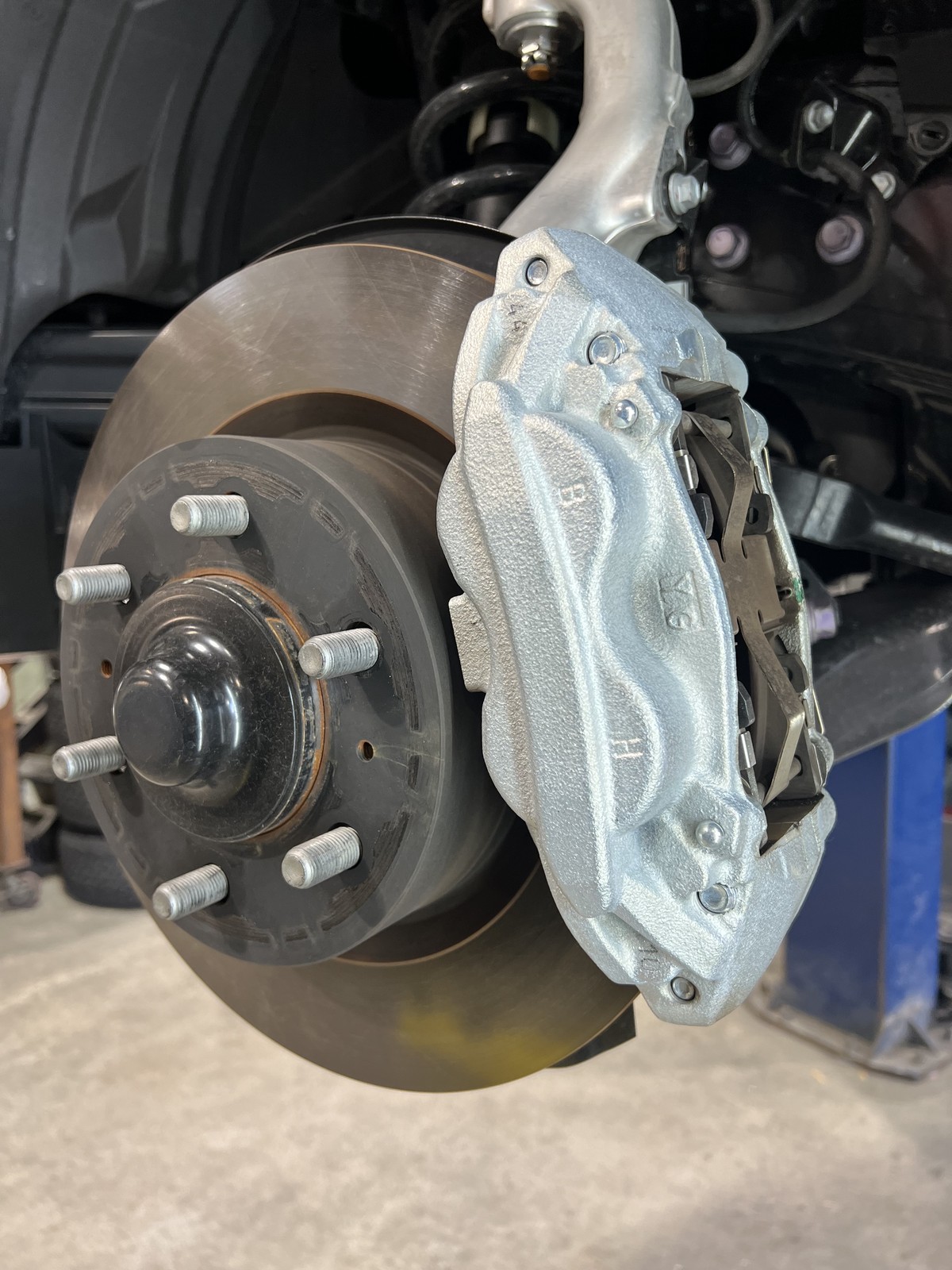 Land Cruiser caliper before raw silver