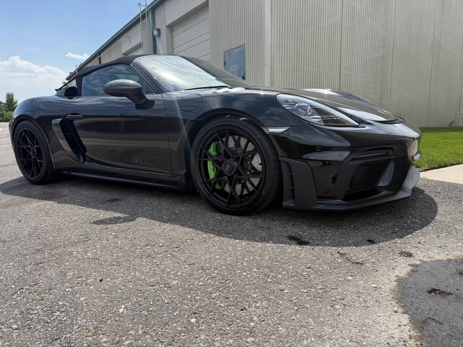Porsche Spyder with green powder coated wheels